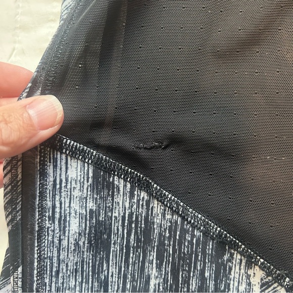 LULULEMON Hot To Street Yoga Leggings. Size 10 - Picture 4 of 7